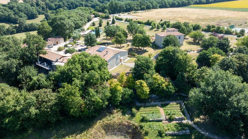 Maison de domaine - 1 000 m² - 22 pièces