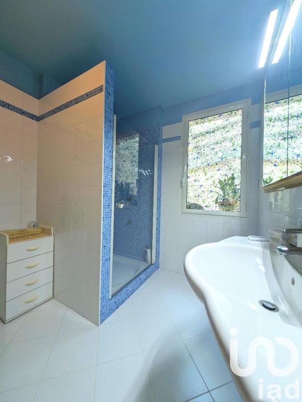 Maison - 300 m² - 12 pièces