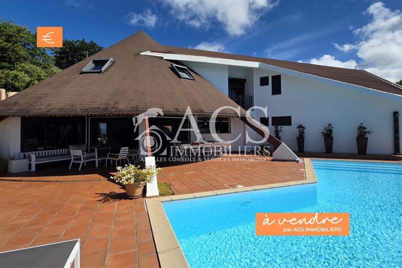 Maison - 323 m² - 7 pièces