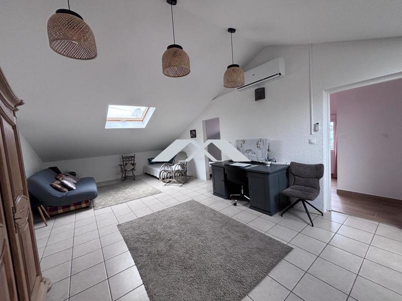 Maison - 249 m² - 7 pièces