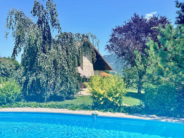 Villa - 197 m² - 9 pièces