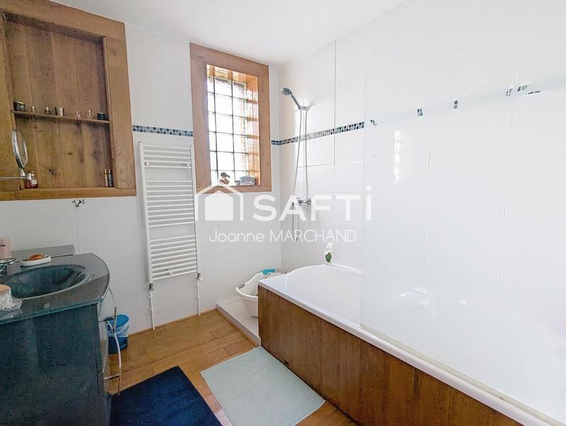 Maison - 230 m² - 7 pièces