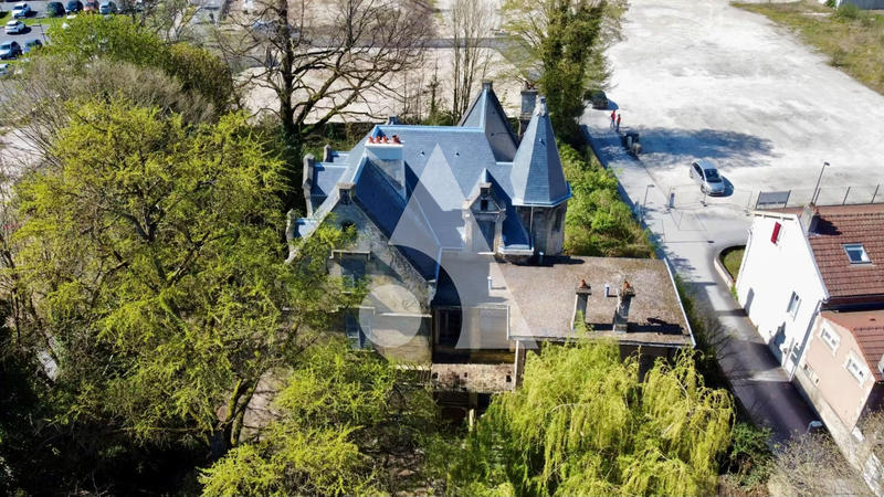 Demeure - 264 m² - 12 pièces