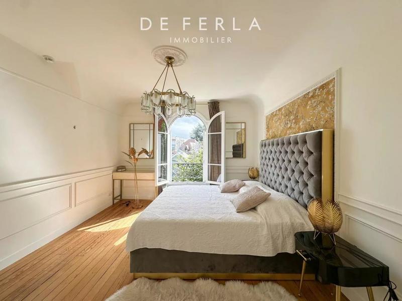 Maison - 276 m² - 8 pièces