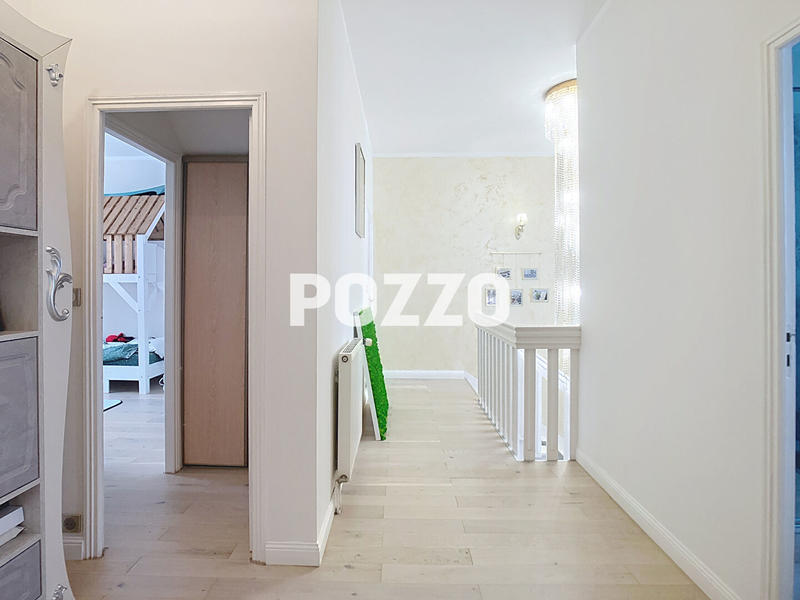 Maison - 207 m² - 8 pièces