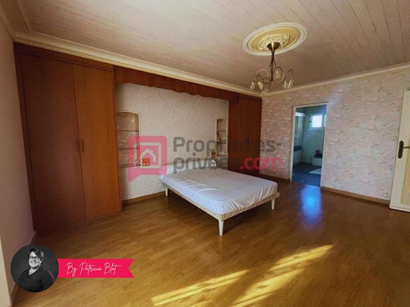 Maison - 305 m² - 10 pièces