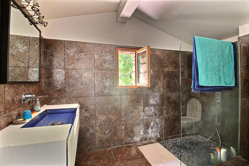 Maison - 270 m² - 12 pièces