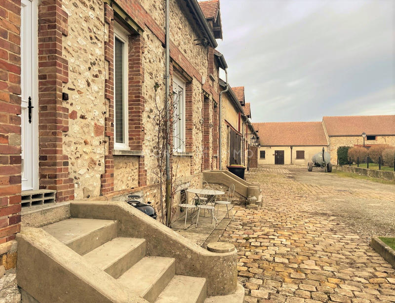 Maison - 200 m² - 7 pièces