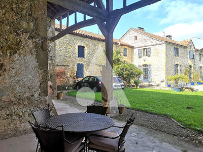 Maison - 260 m² - 7 pièces