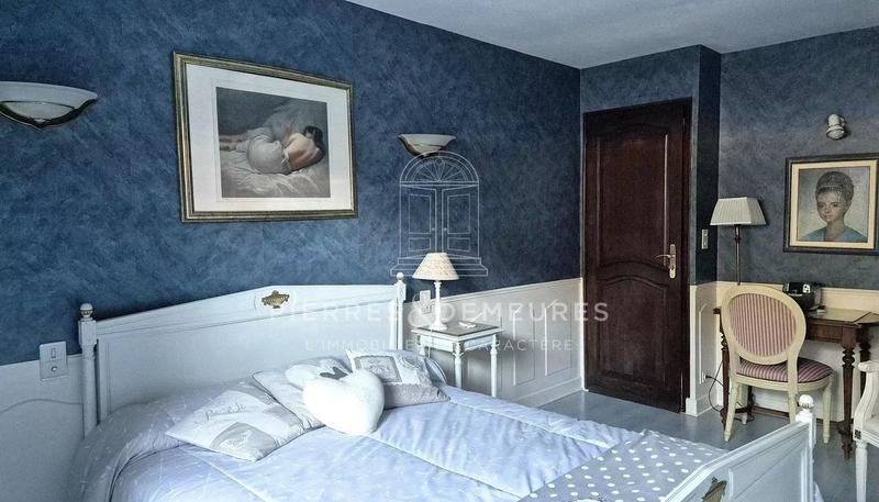 Maison - 438 m² - 16 pièces