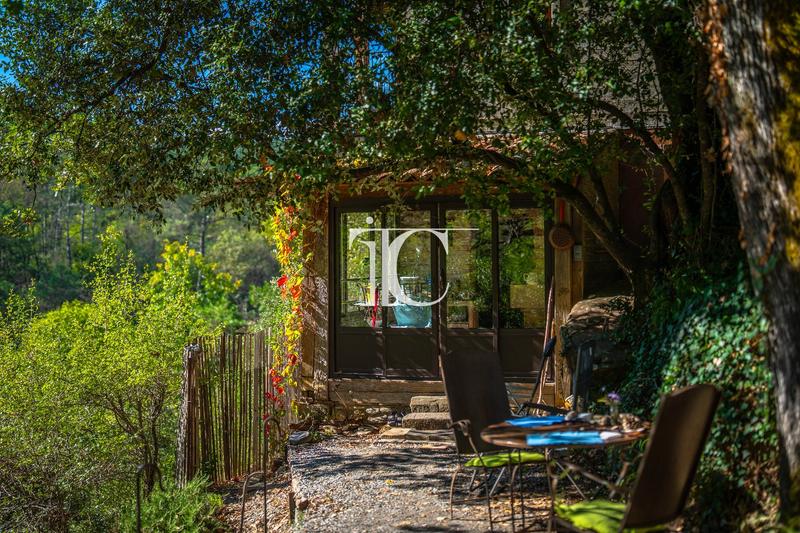 Maison - 379 m² - 19 pièces