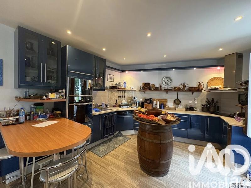 Maison - 210 m² - 7 pièces