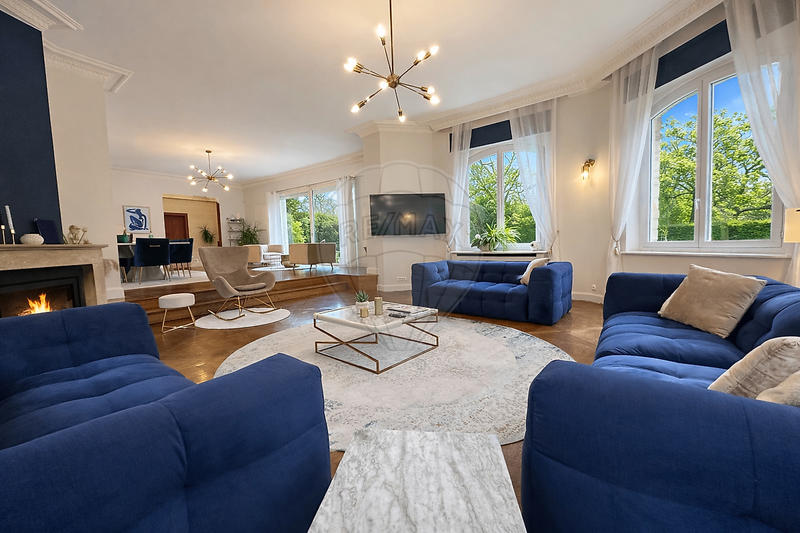 Maison - 400 m² - 11 pièces