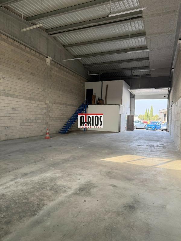 Entrepôt - 327 m²