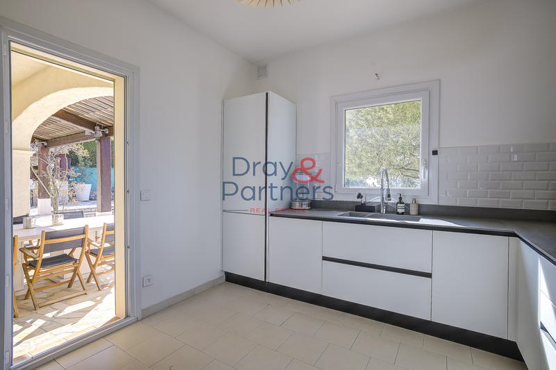 Villa - 220 m² - 6 pièces