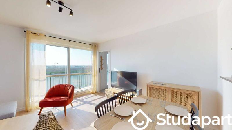 Chambre - 11 m² - 1 pièce