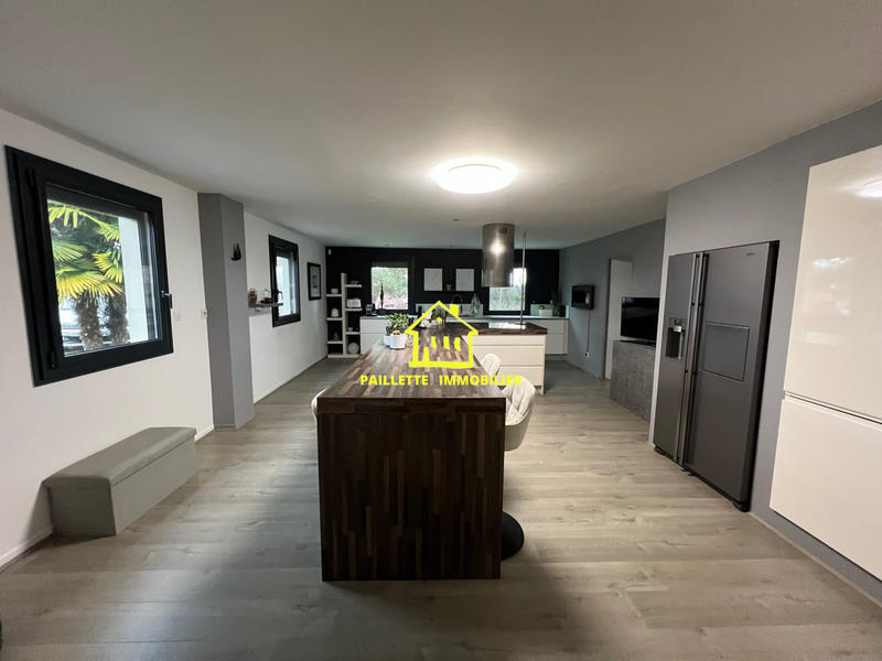 Maison - 275 m² - 7 pièces