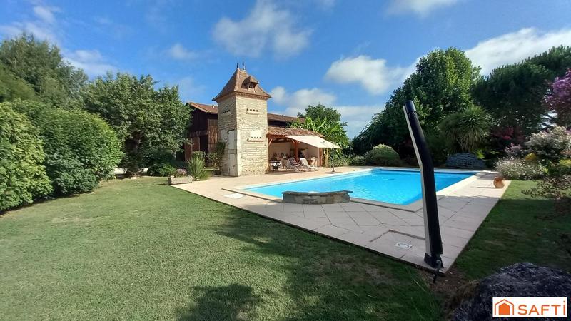 Maison - 220 m² - 6 pièces