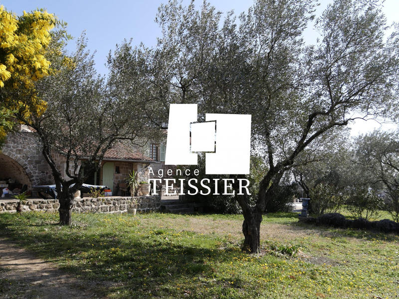 Maison - 286 m² - 9 pièces