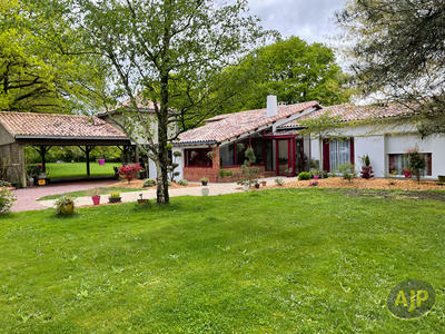 Maison - 180 m² - 6 pièces