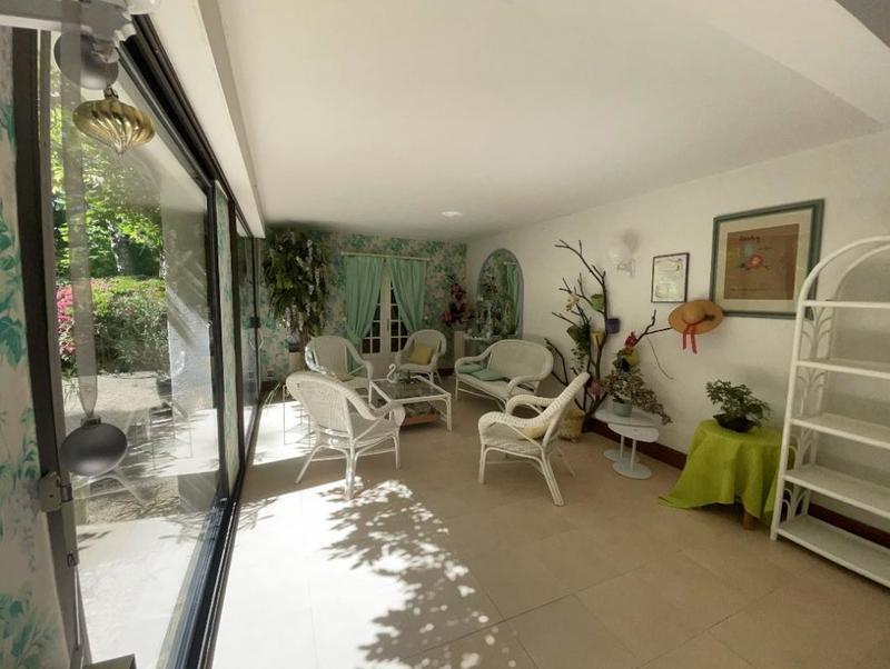 Maison - 311 m² - 10 pièces