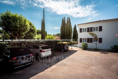 Maison - 220 m² - 10 pièces