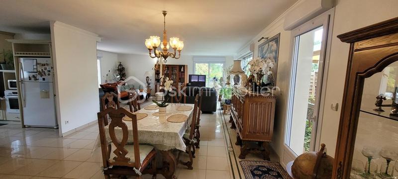 Maison - 230 m² - 8 pièces