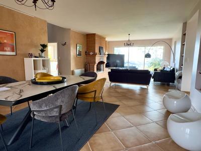 Maison - 245 m² - 6 pièces