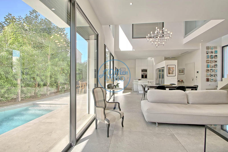 Maison - 180 m² - 5 pièces