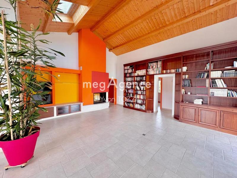Maison - 330 m² - 10 pièces