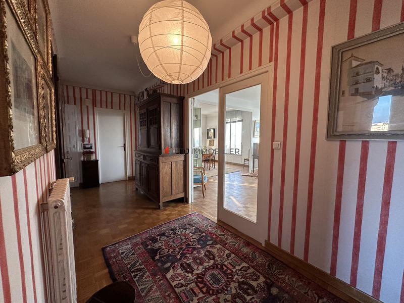 Appartement - 160 m² - 5 pièces