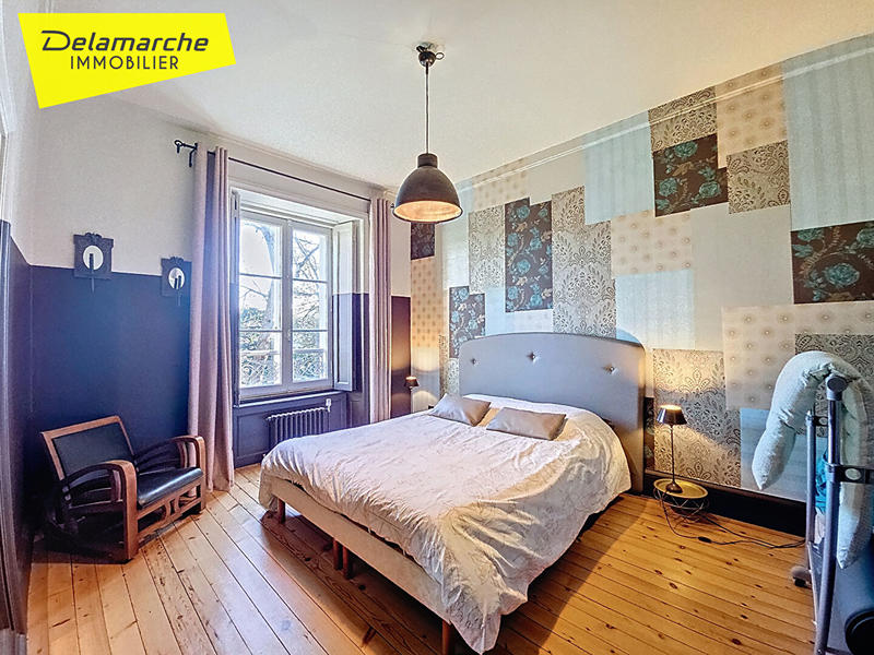 Maison - 325 m² - 11 pièces