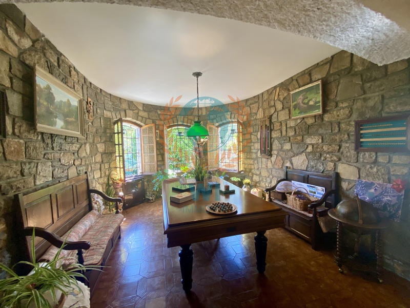 Maison - 420 m² - 17 pièces