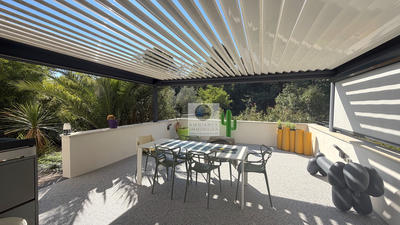 Maison - 181 m² - 7 pièces