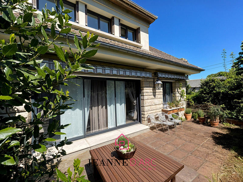 Maison - 219 m² - 7 pièces