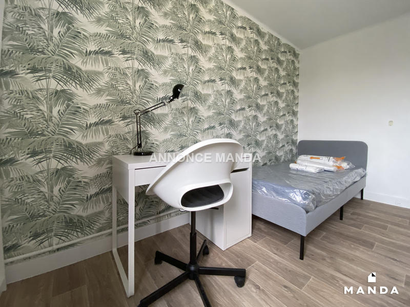 Chambre - 11 m² - 5 pièces