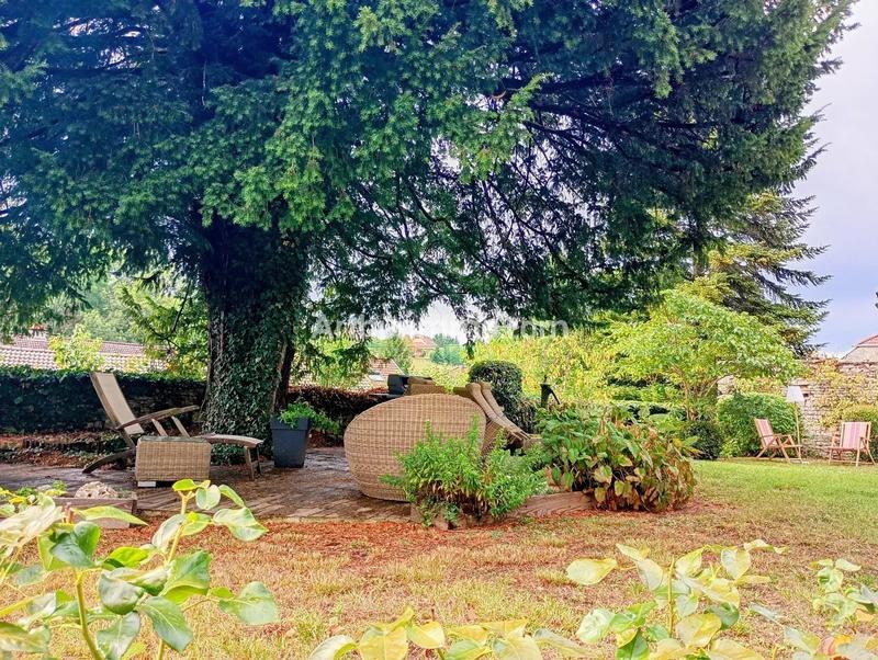 Maison - 390 m² - 11 pièces