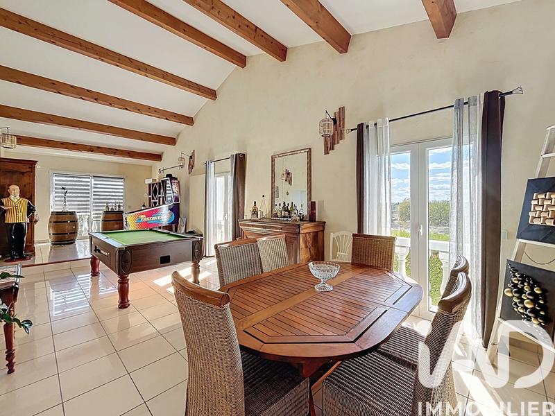 Maison - 240 m² - 5 pièces