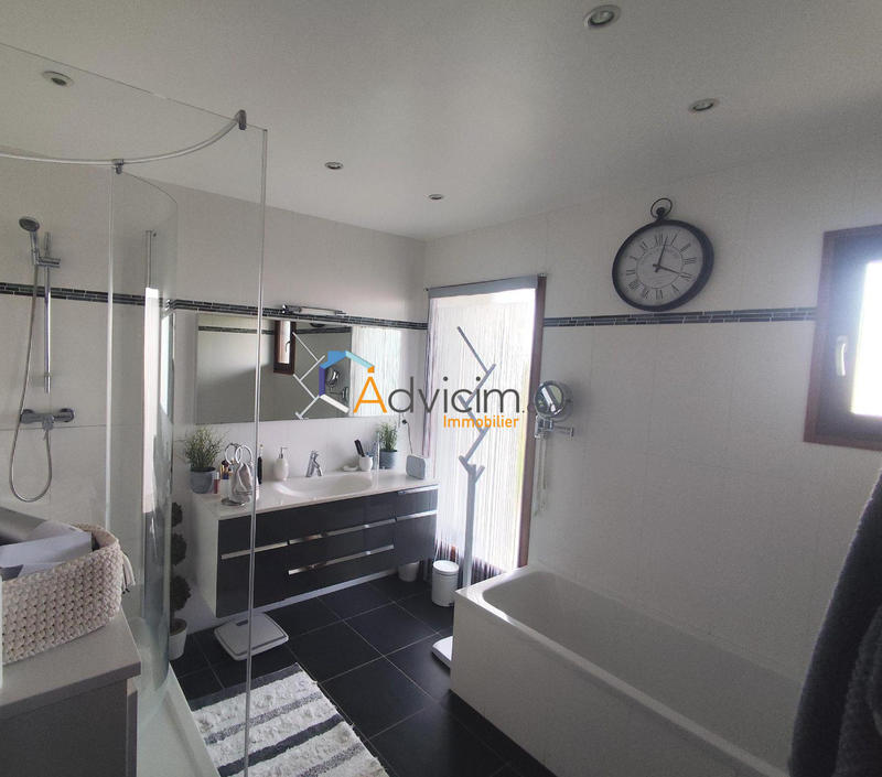 Maison - 200 m² - 9 pièces