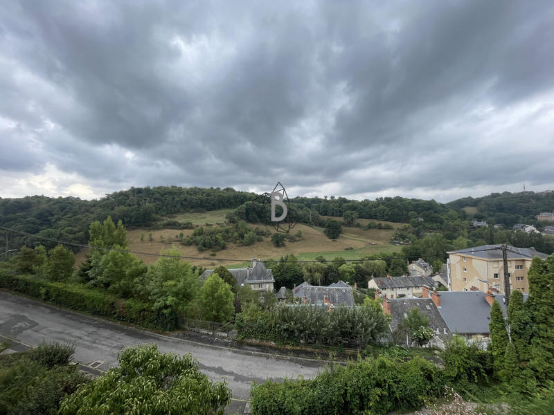 Maison - 230 m² - 10 pièces