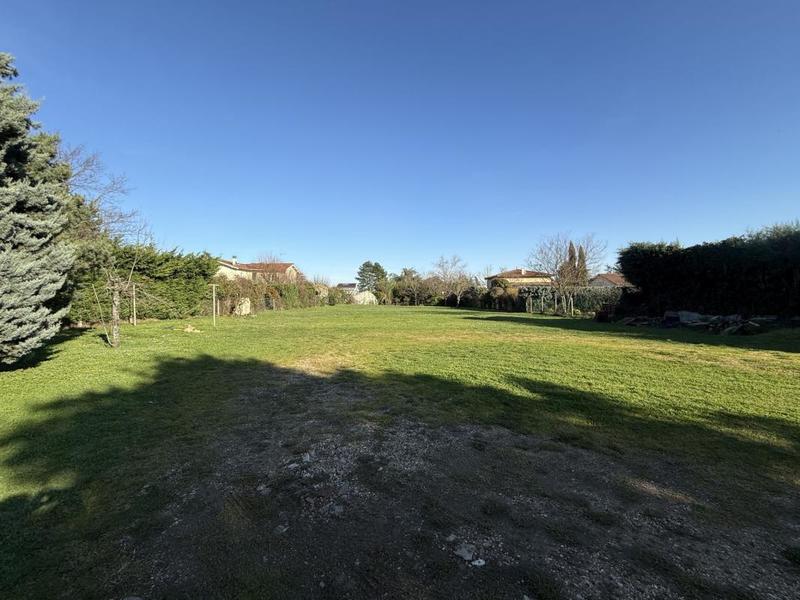 Terrain constructible - 909 m²