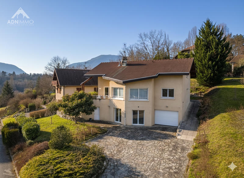 Maison - 180 m² - 5 pièces