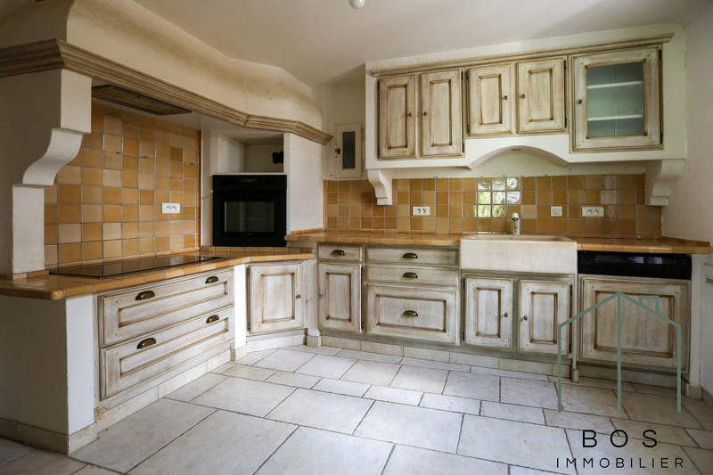 Mas - 348 m² - 8 pièces