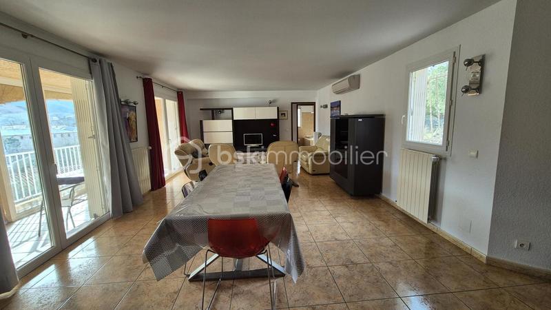 Villa - 237 m² - 10 pièces