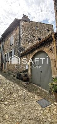 Maison - 245 m² - 12 pièces