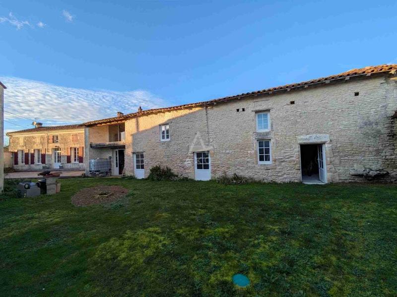Maison de village - 285 m² - 7 pièces