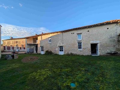 Maison de village - 285 m² - 7 pièces