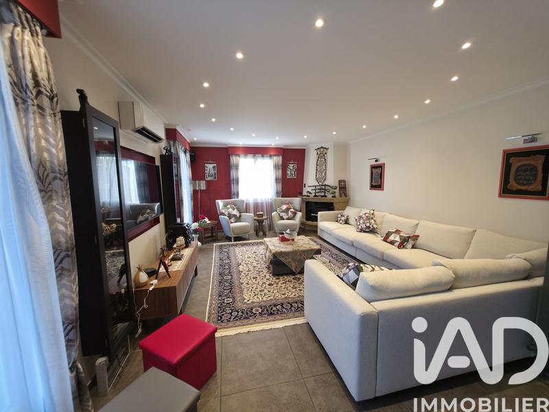 Maison - 222 m² - 7 pièces