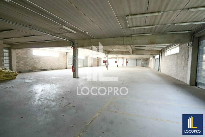 Local d'activité / Entrepôt - 3 074 m²