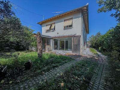 Maison - 210 m² - 9 pièces